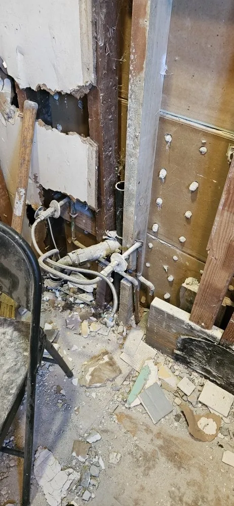 Slide of Raul Reyes Handyman