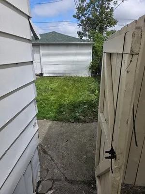 Realistic Living Solutions Logo