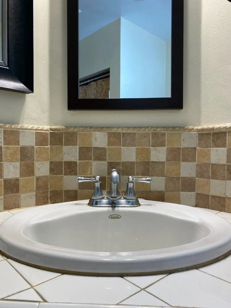 Emergency emergency plumbing for homes in Los Angeles, CA by Red Oak Rooter