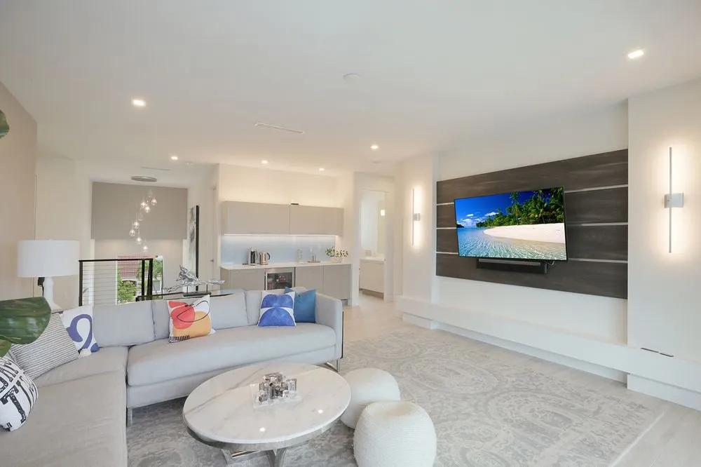 Slide of Regius Construction