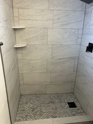 REMODELING SHOWER Logo