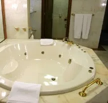 Rennick & Sons Plumbing Logo