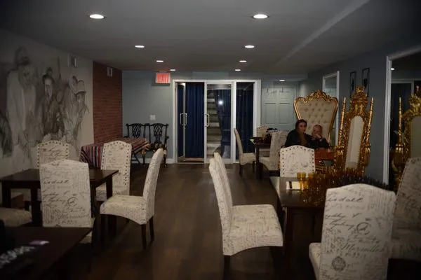 Renovation Construction Group Logo