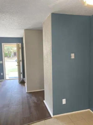 Reyes Remodeling & Repair Logo