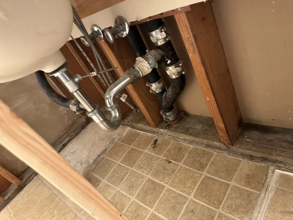 Slide of Rey’s Plumbing Tech