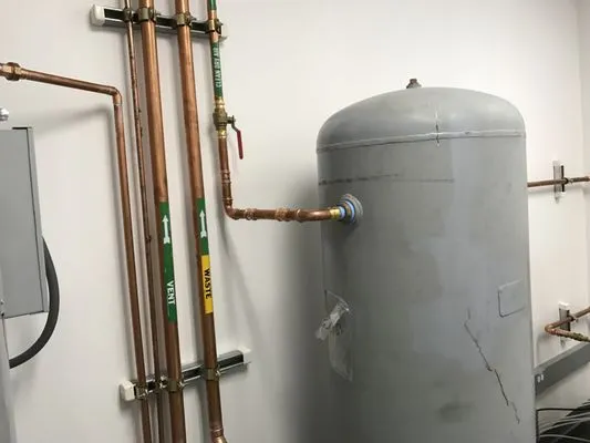 Rey’s Plumbing Tech Logo