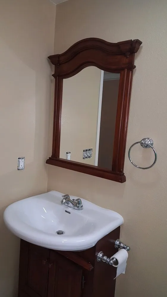 Slide of RHandyman and Designs