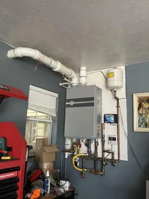 Ricardo's Services Logo