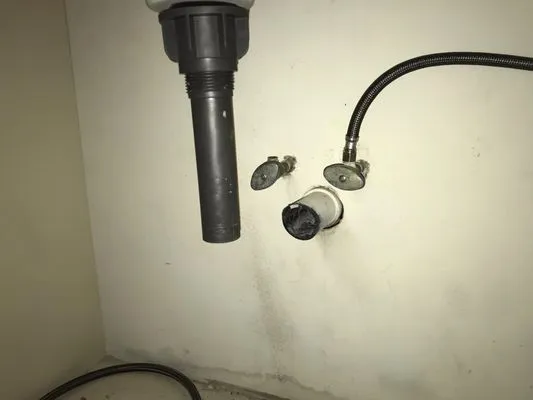 Rivs Home And Lawn Care Logo