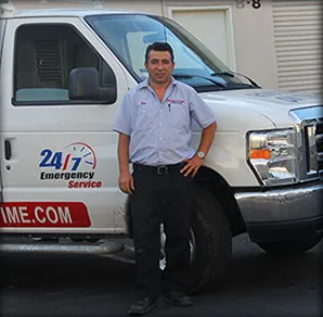 Rooters & Plumbing On Time Logo