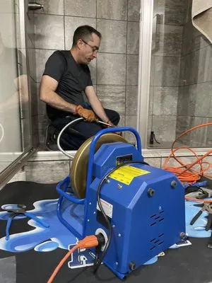 Rootin Tootin Rooter Logo