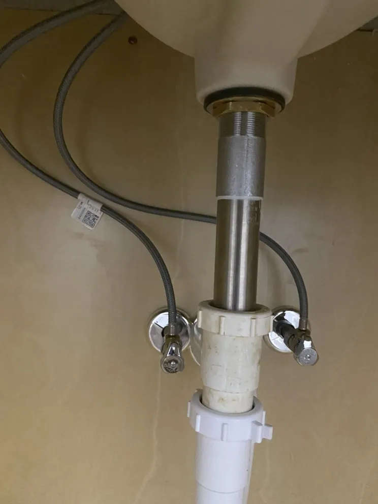 Slide of Rosendo Bathroom