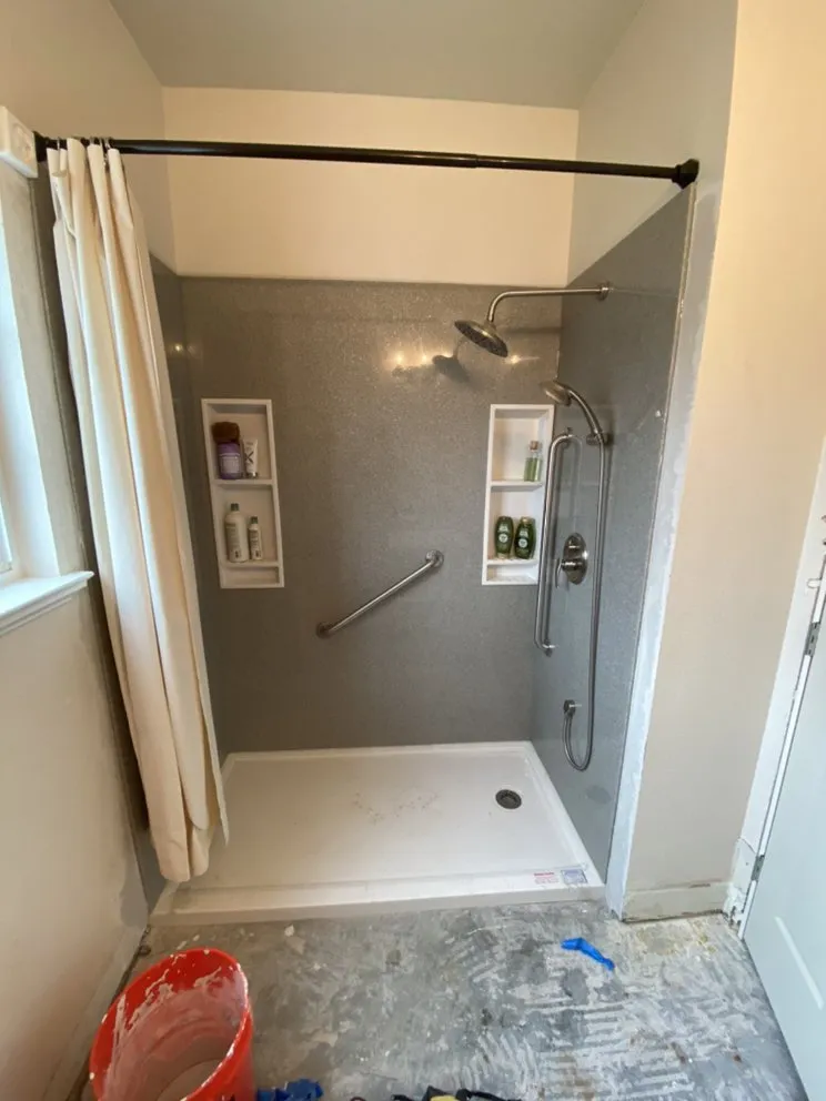 Slide of Rosendo Bathroom