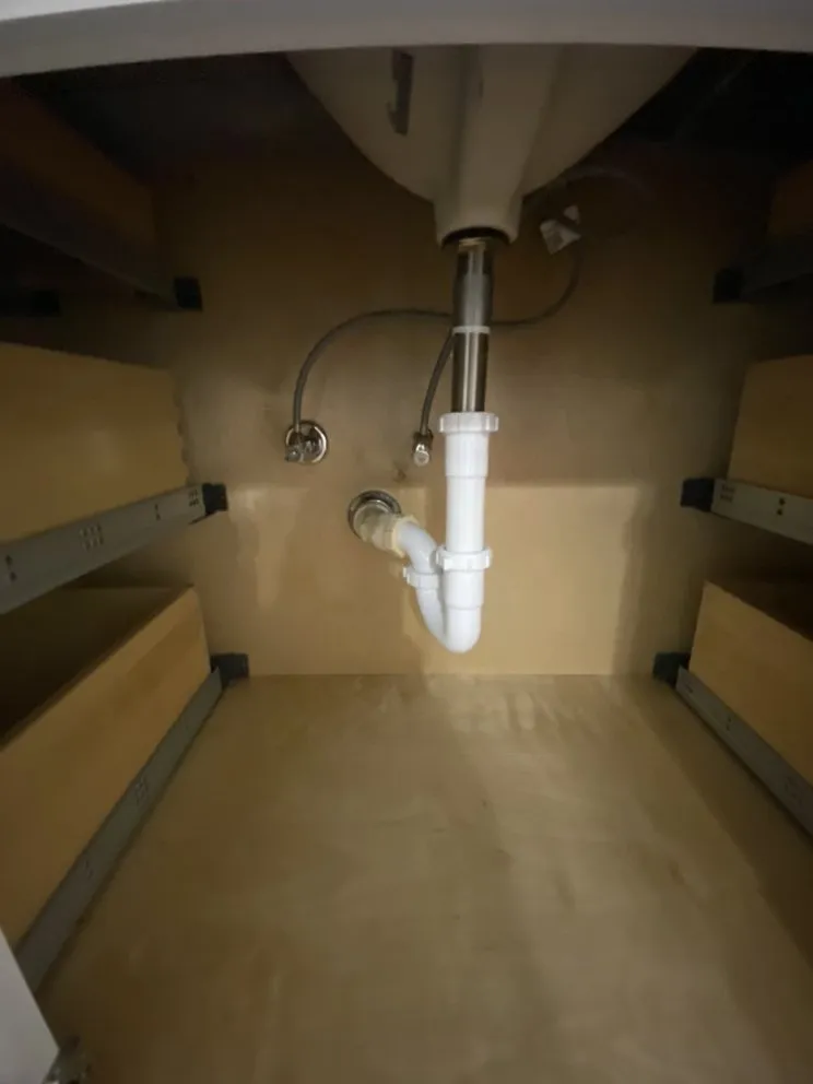 Slide of Rosendo Bathroom