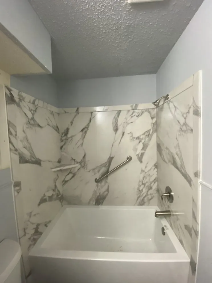 Slide of Rosendo Bathroom