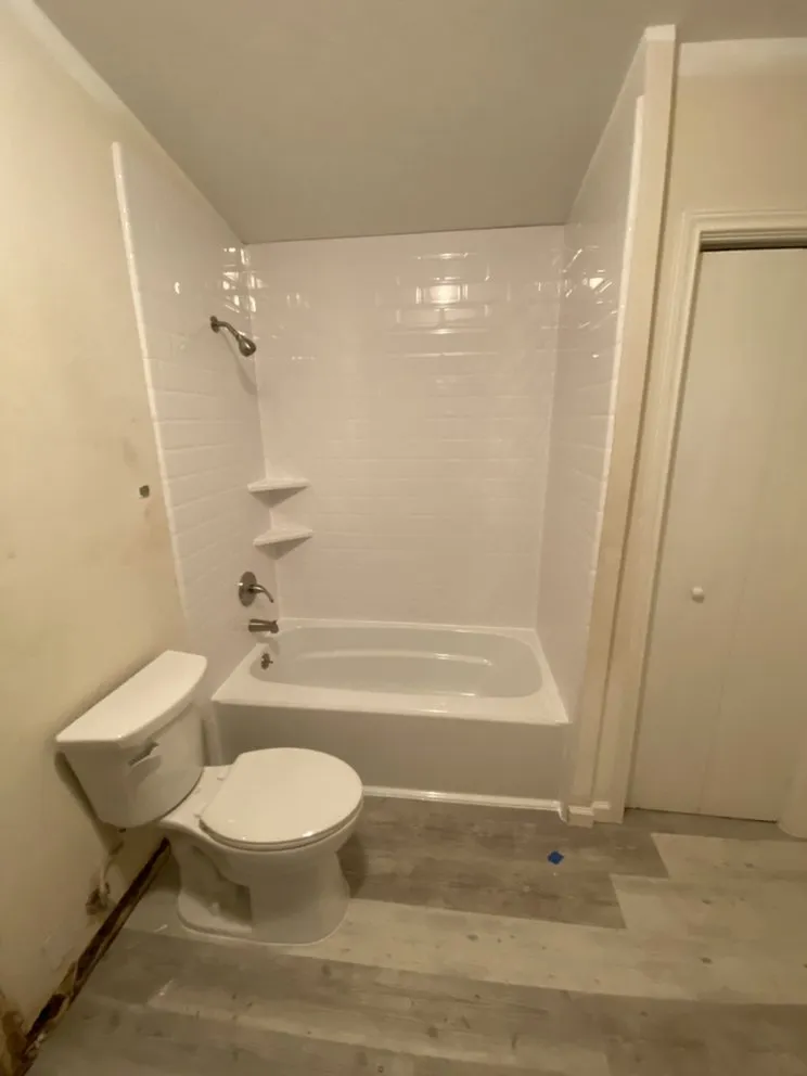 Slide of Rosendo Bathroom