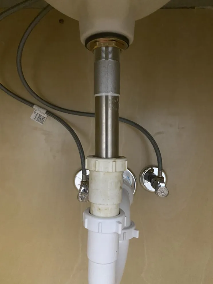 Slide of Rosendo Bathroom