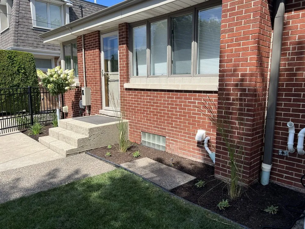 Slide of Ross & Jack's Landscaping