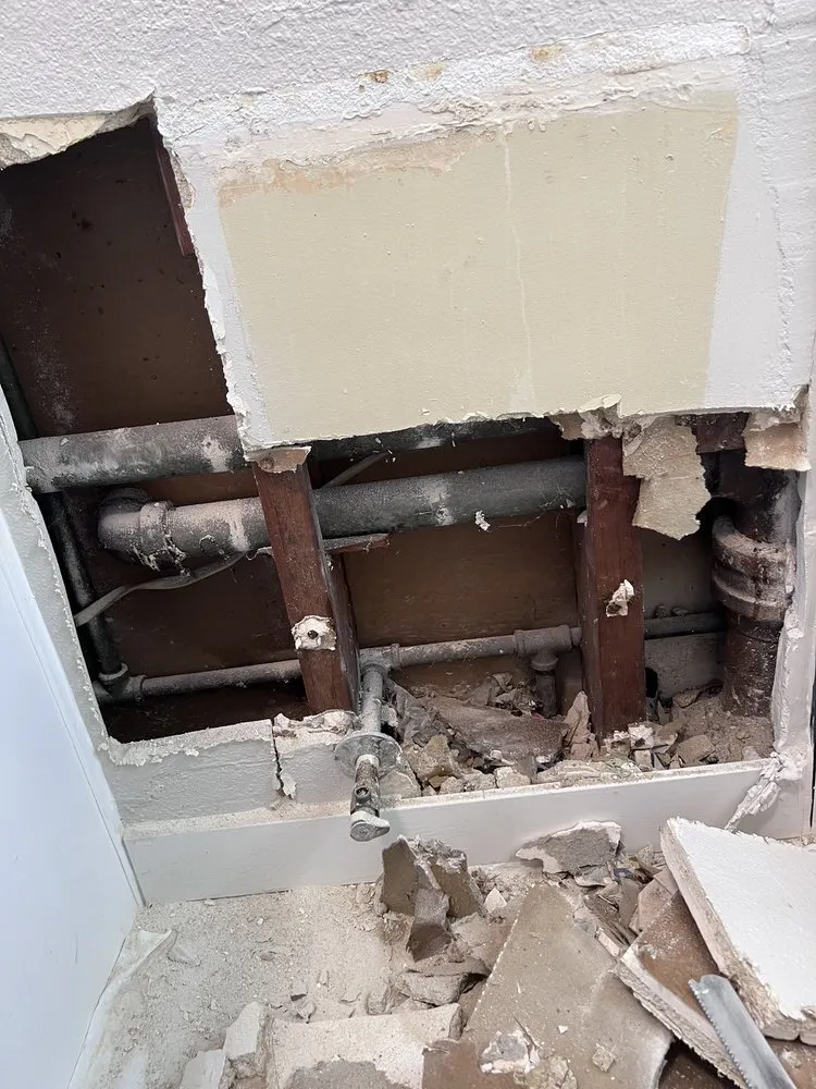 Top-rated emergency plumbing for homes in Inglewood, CA by Roto-Rooter Plumbing & Water Cleanup