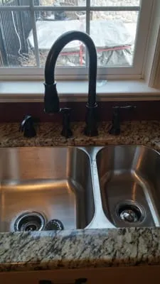 Roy Crumlich Plumbing Logo