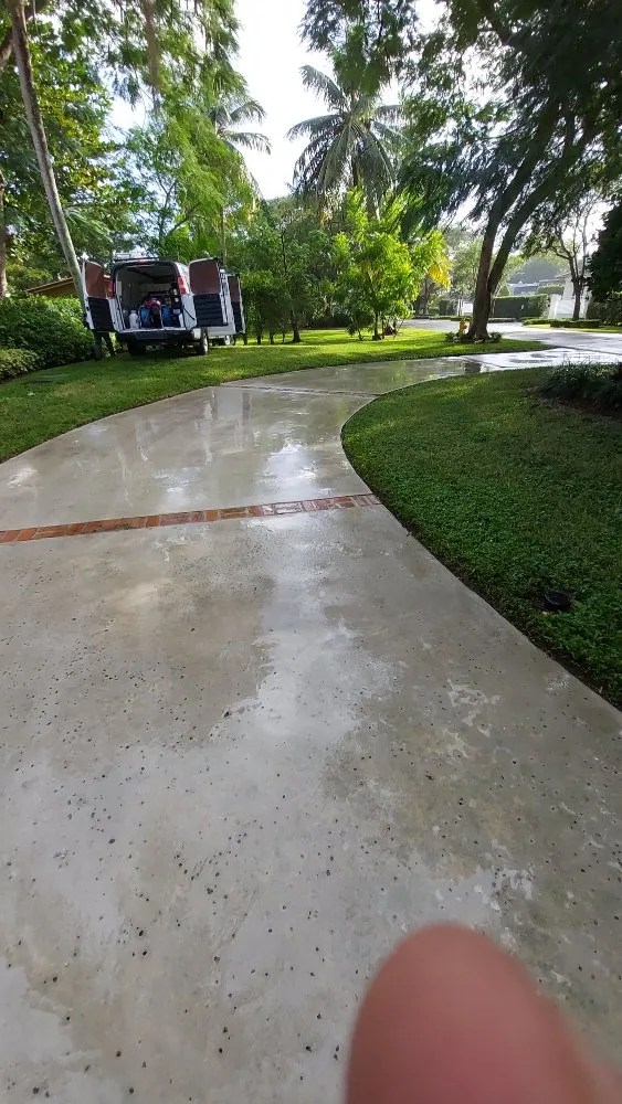 Emergency emergency plumbing for homes in Miami Gardens, FL by RT Plumbing & Pressure Washer