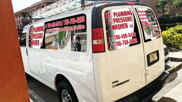 RT Plumbing & Pressure Washer Logo
