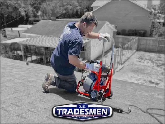 S E Tradesmen Plumbing & Gas Logo