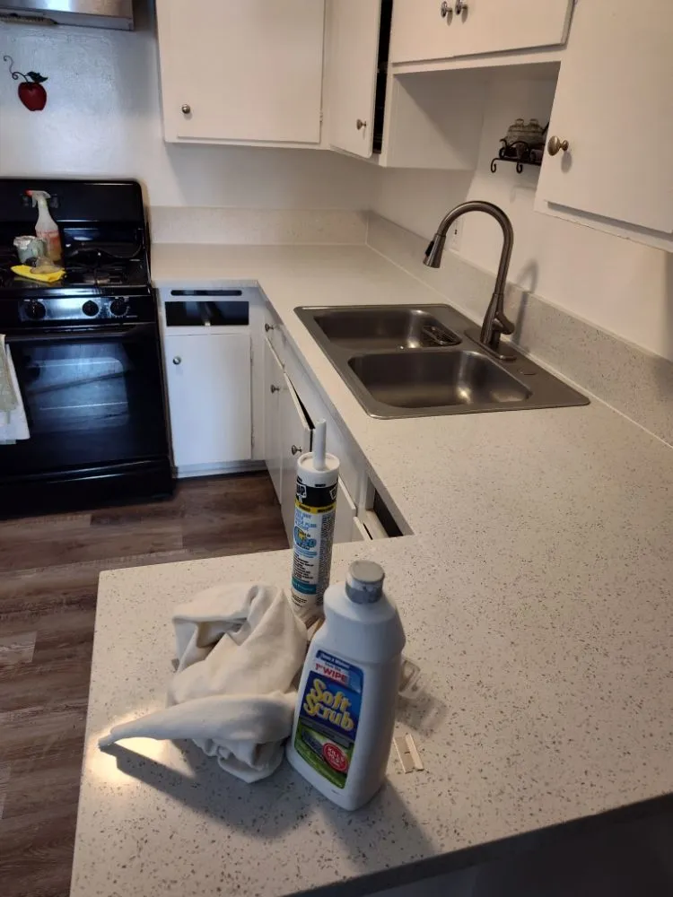 Slide of Santos Sazo Handyman