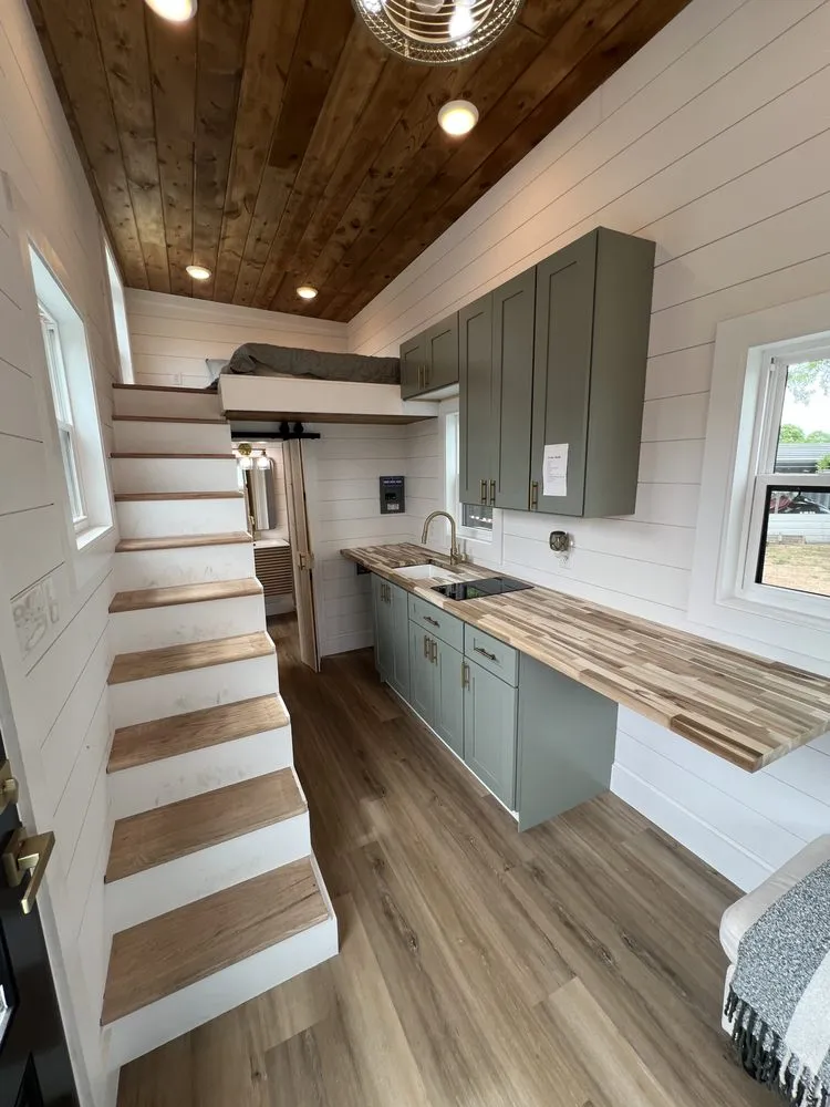 Slide of Saylor Tsangarides Construction