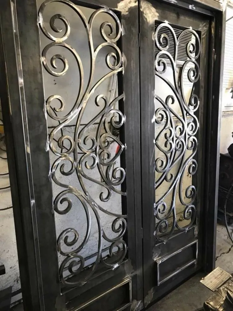 Expert pipe repair experts serving Sherman Oaks, CA - SB Professional Maintenance