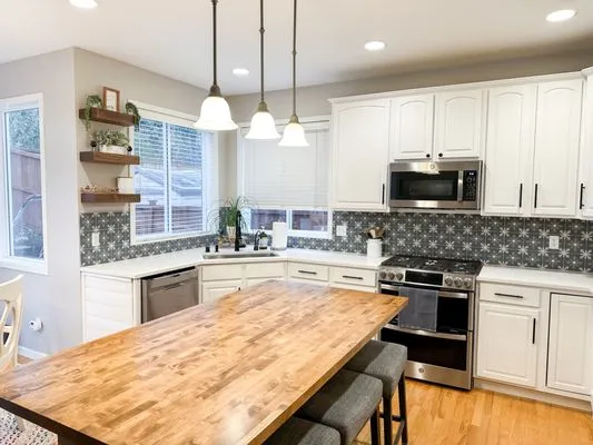 Schneider Custom Homes Logo