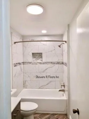 Showers N Floors Logo