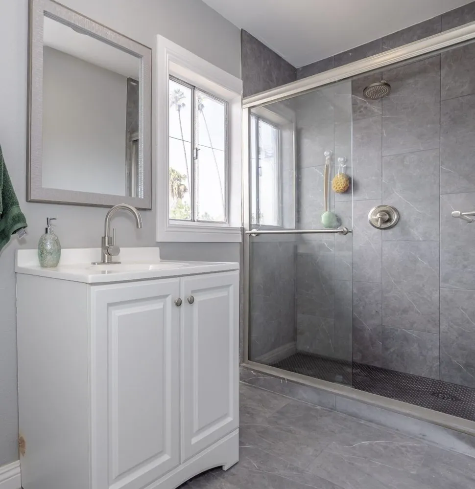 Slide of Silverlake Fixologist