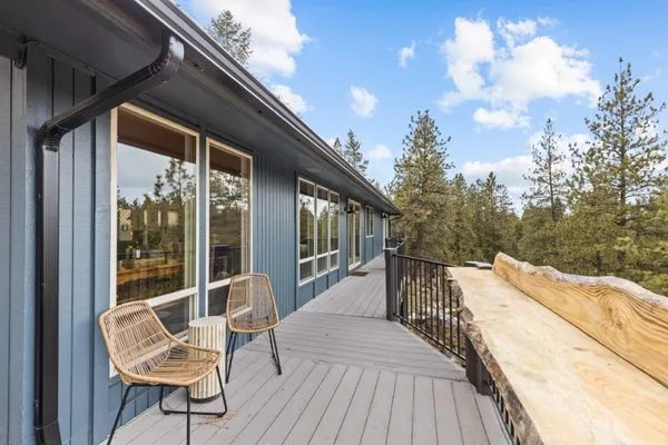 Sloane Magnolia Construction, Logo