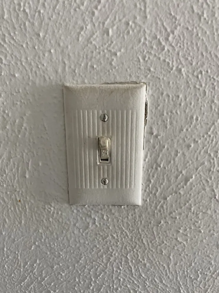 Slide of Solis Electric