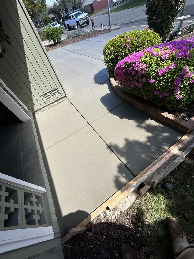 Slide of Stila Contractor