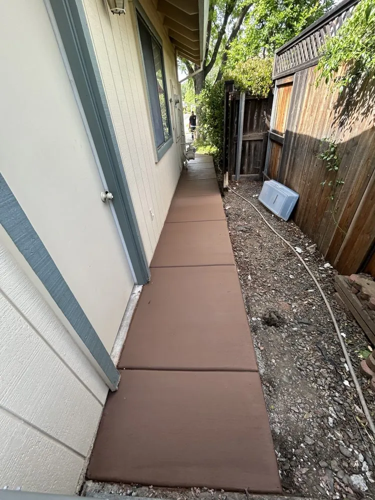 Slide of Stila Contractor