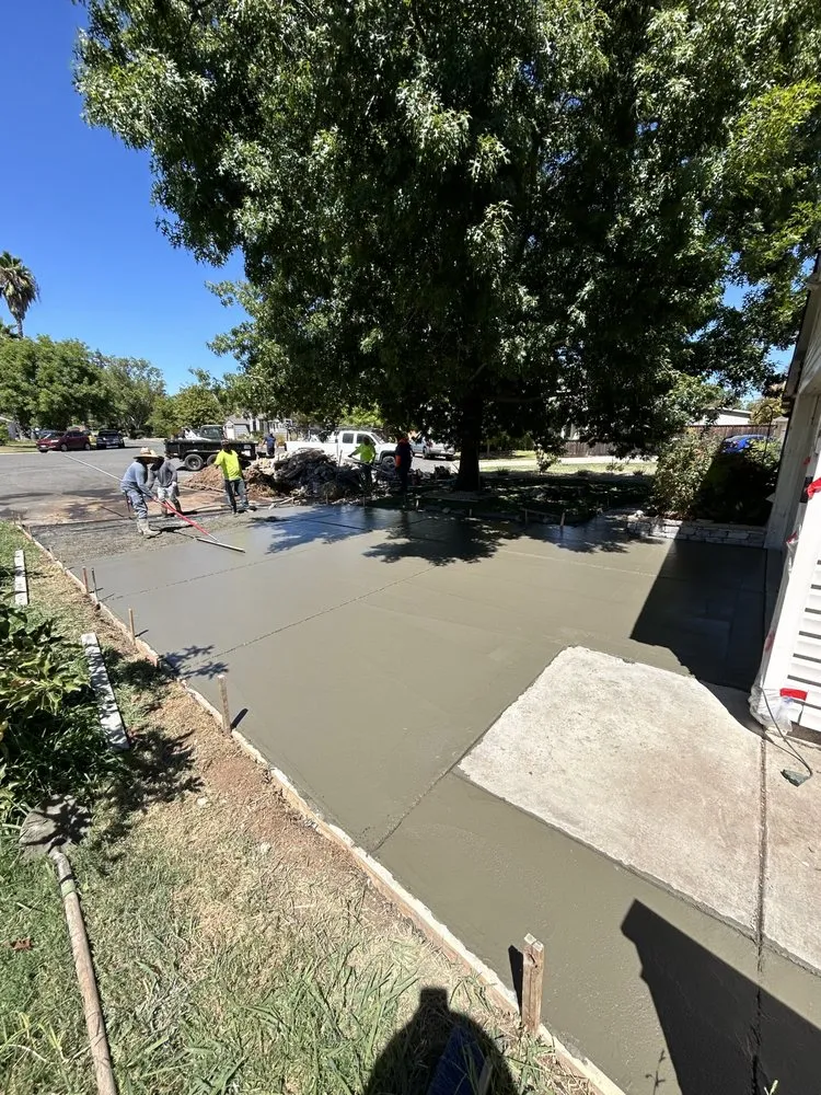 Slide of Stila Contractor