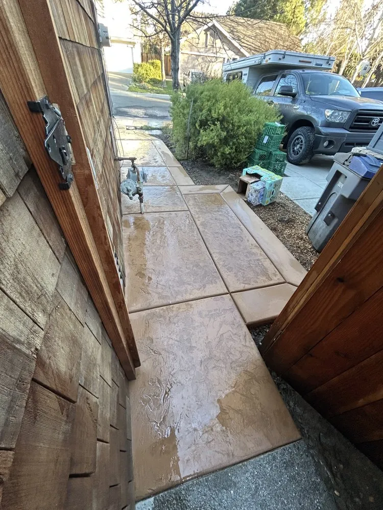 Slide of Stila Contractor