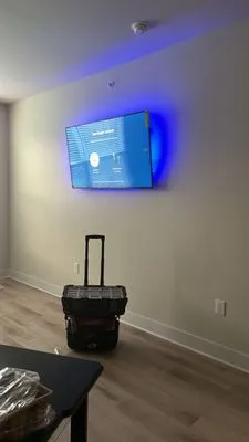 Strong Arm Mounting Logo