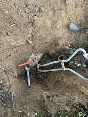 strong hold drain cleaning & wet basement repair Logo