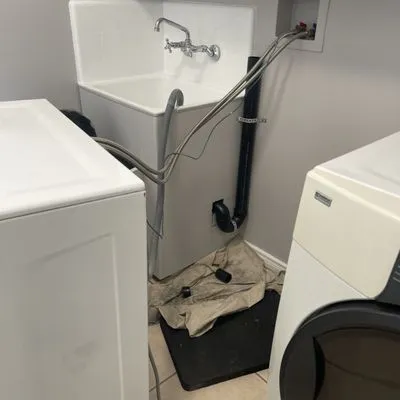 Super Fast Plumbing Logo