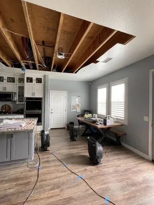 Superior Integrated Services Logo