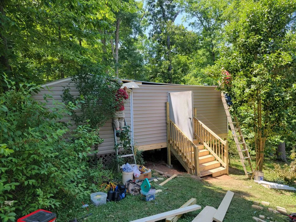 Slide of T & T Carpentry