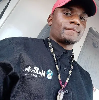 Tae’s Mechanical N Stuff Logo