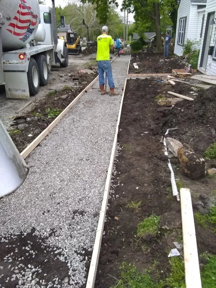 Slide of TcB New & Used Construction