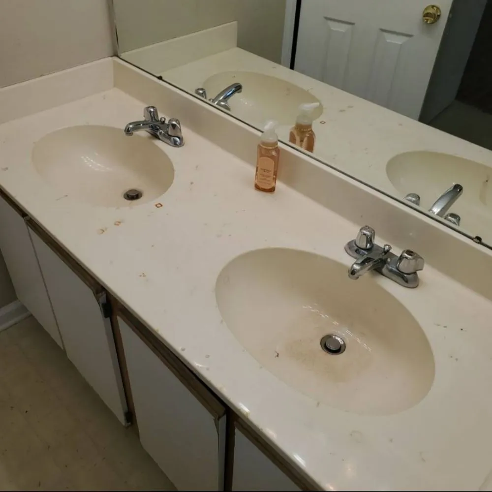 Slide of Tenishia's Cleaning And Plumbing