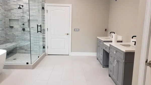 The Bee Renovation Logo