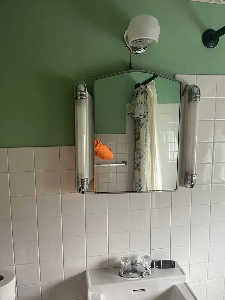 Slide of The Handy Dude