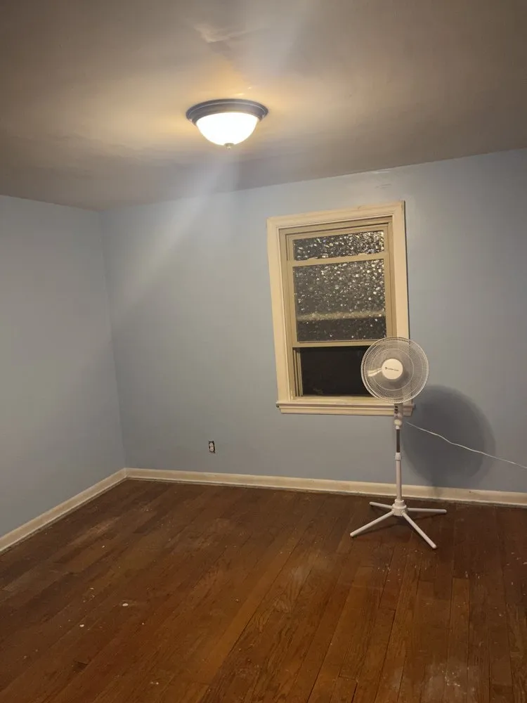 Slide of The Handy Dude